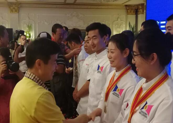 國際西餐文化節技能競賽中取得佳績