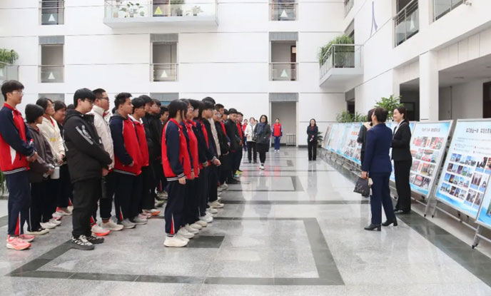 東營(yíng)區(qū)第三中學(xué)師生到我校研學(xué)