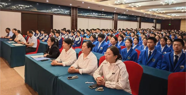 西餐烹飪系召開2025年學(xué)生表彰大會(huì)