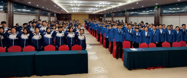 西餐烹飪系期中優(yōu)秀學(xué)生表彰大會(huì)在和鳴廳舉行